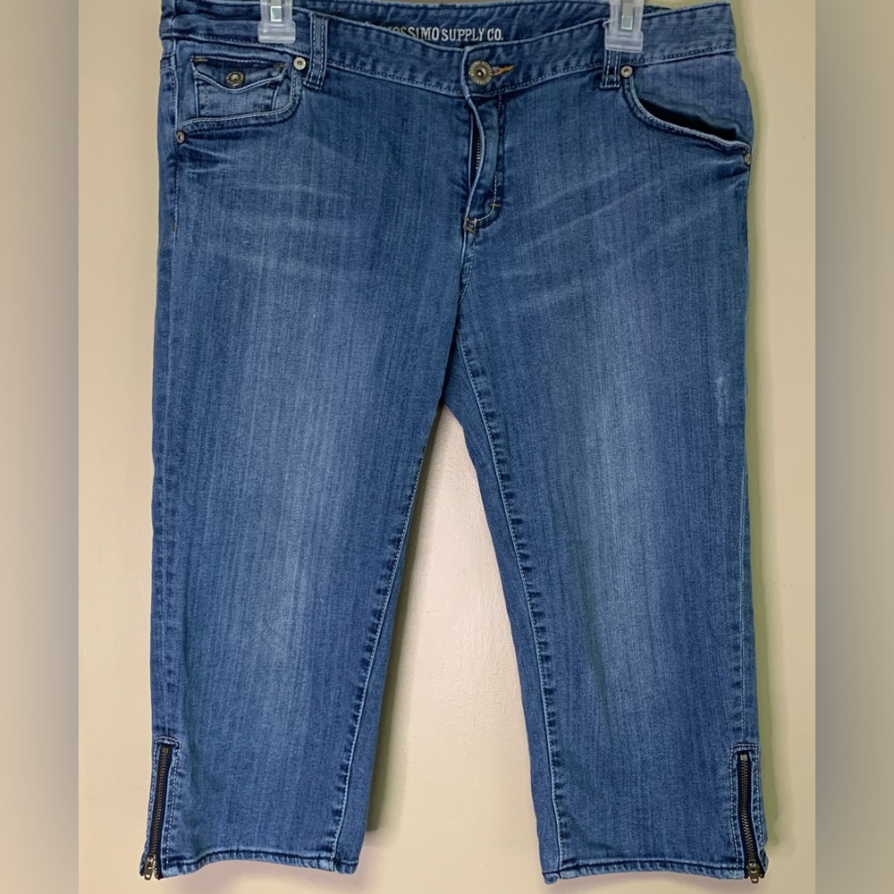 Mossimo Supply Company Denim Capris 5 Pocket zipper Leg opening